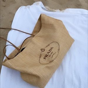 ISO PRADA TOTE (do not buy)